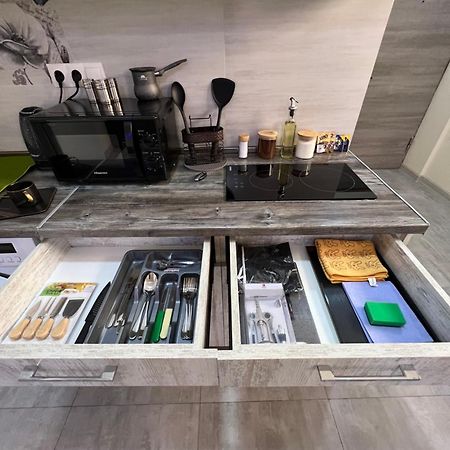 Cool Blue Interior Self Check In Apartment Erevan Exterior foto