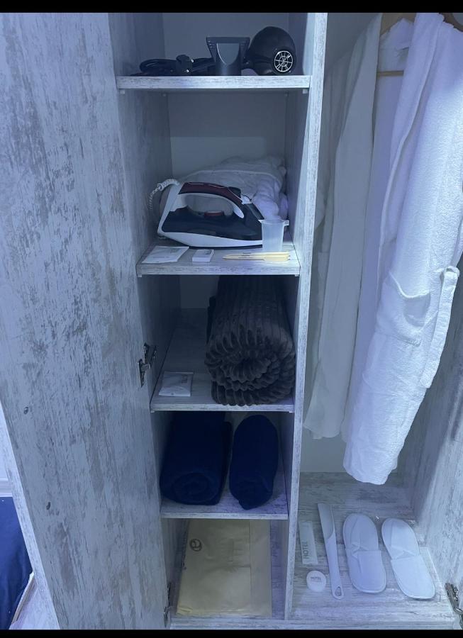 Cool Blue Interior Self Check In Apartment Erevan Exterior foto