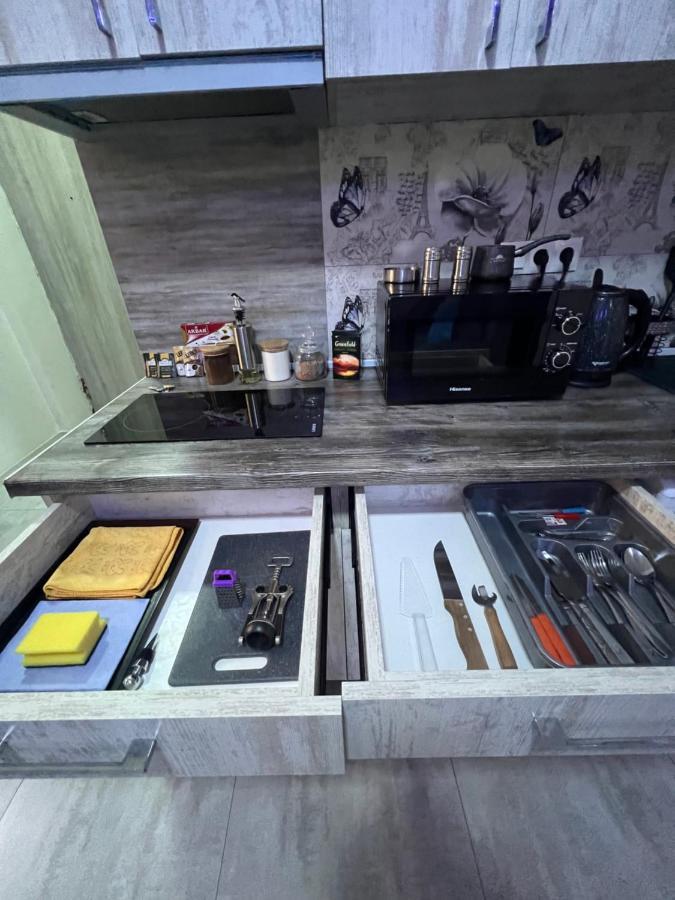 Cool Blue Interior Self Check In Apartment Erevan Exterior foto