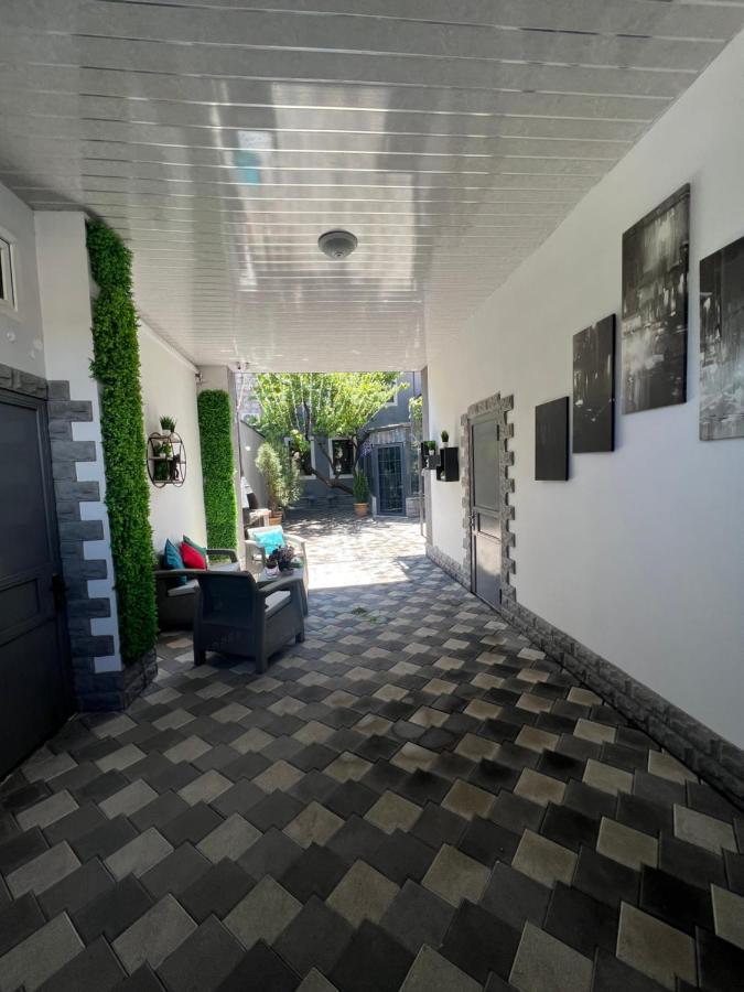 Cool Blue Interior Self Check In Apartment Erevan Exterior foto