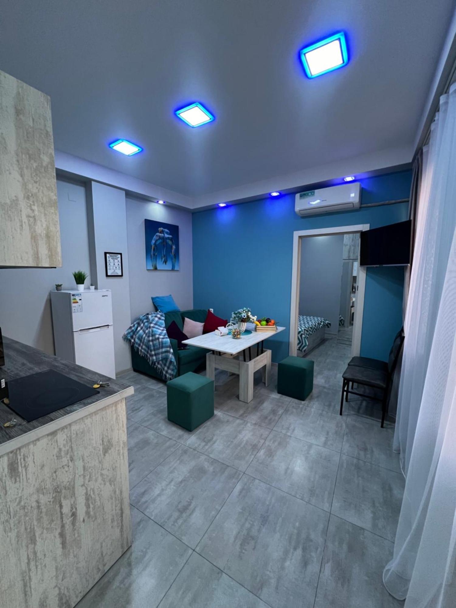 Cool Blue Interior Self Check In Apartment Erevan Exterior foto