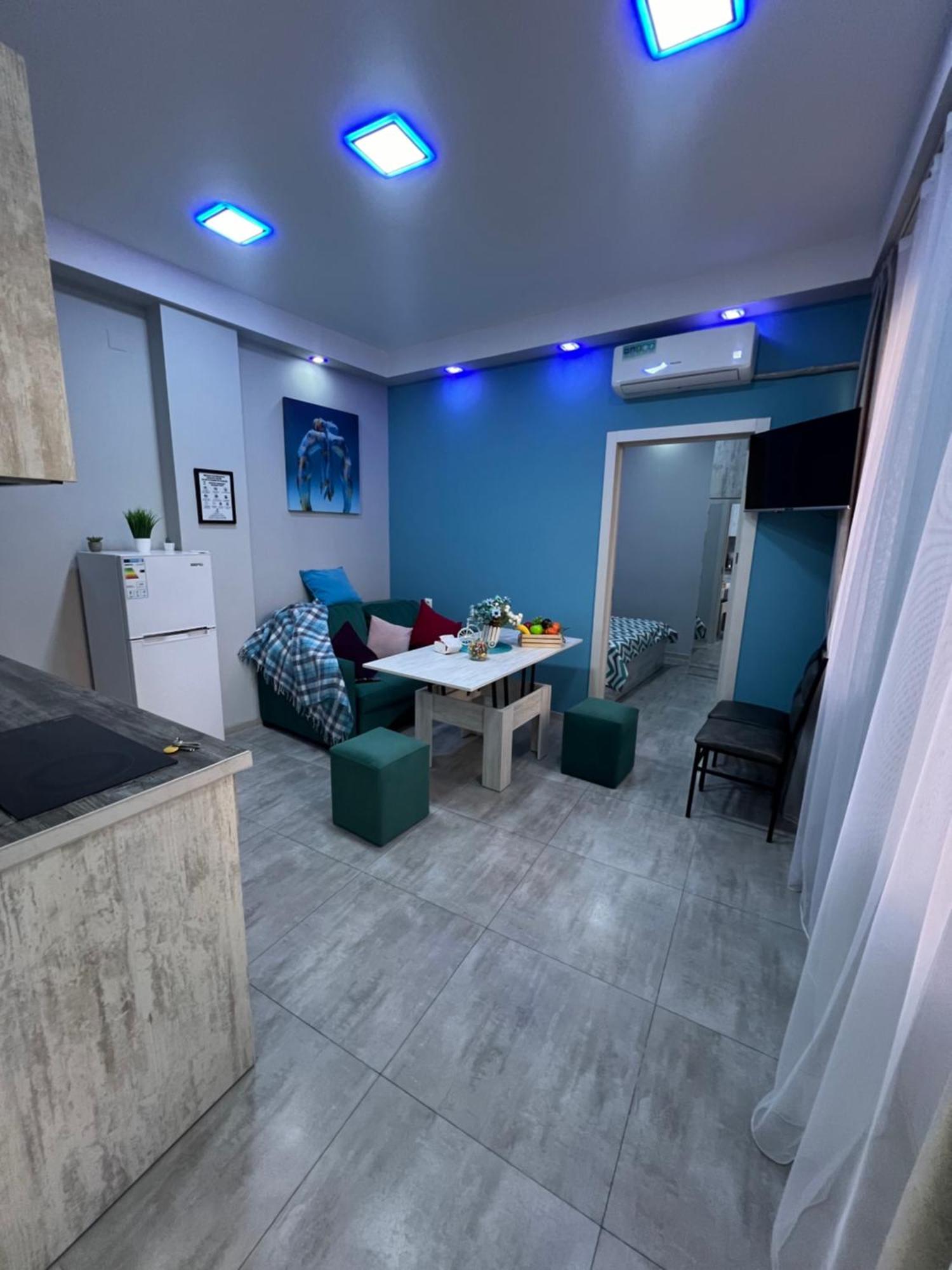 Cool Blue Interior Self Check In Apartment Erevan Exterior foto