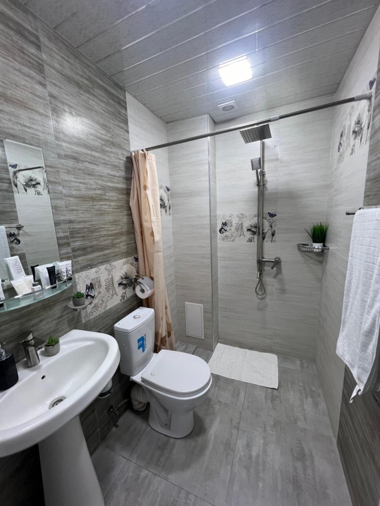 Cool Blue Interior Self Check In Apartment Erevan Exterior foto