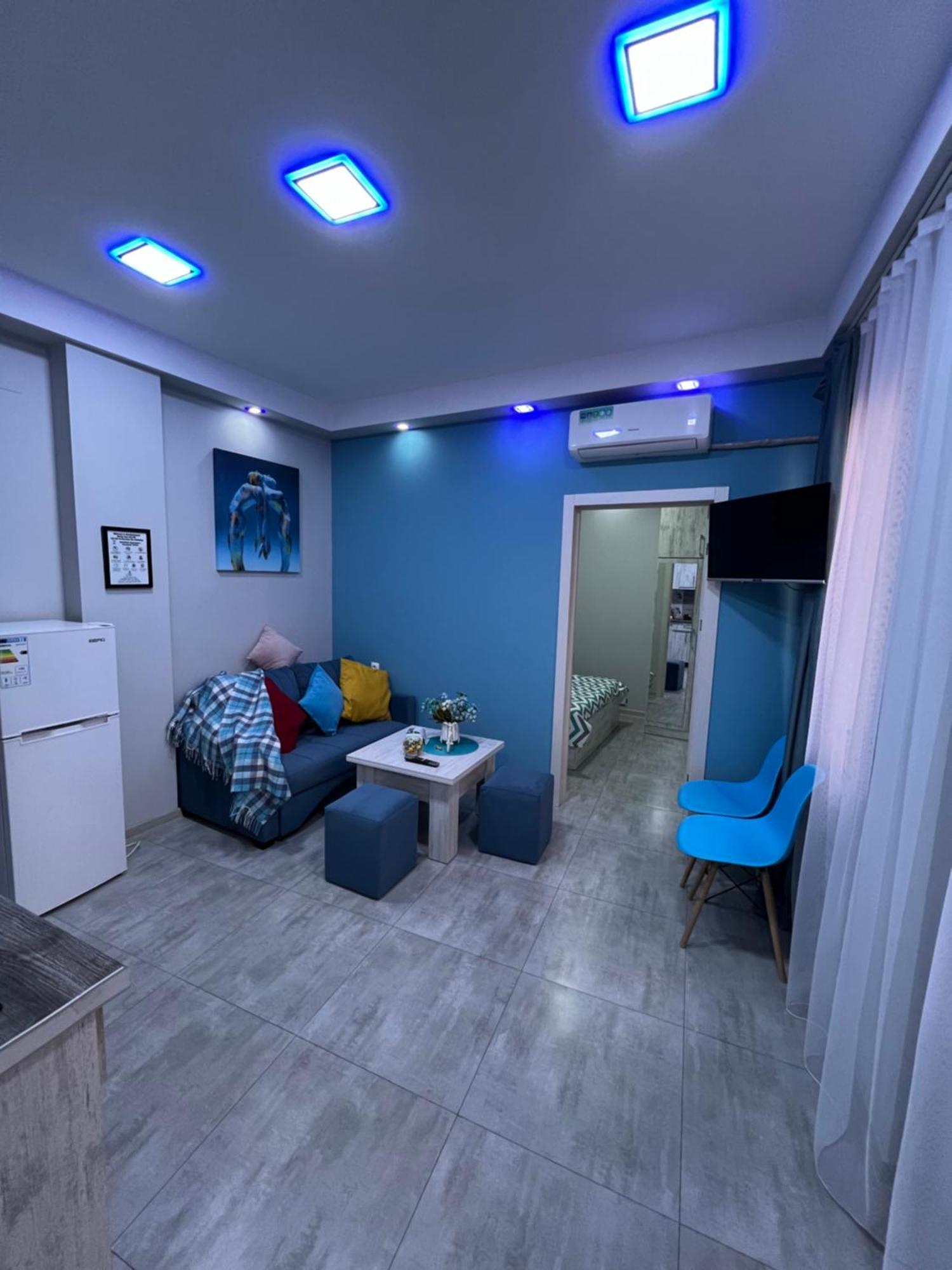 Cool Blue Interior Self Check In Apartment Erevan Exterior foto