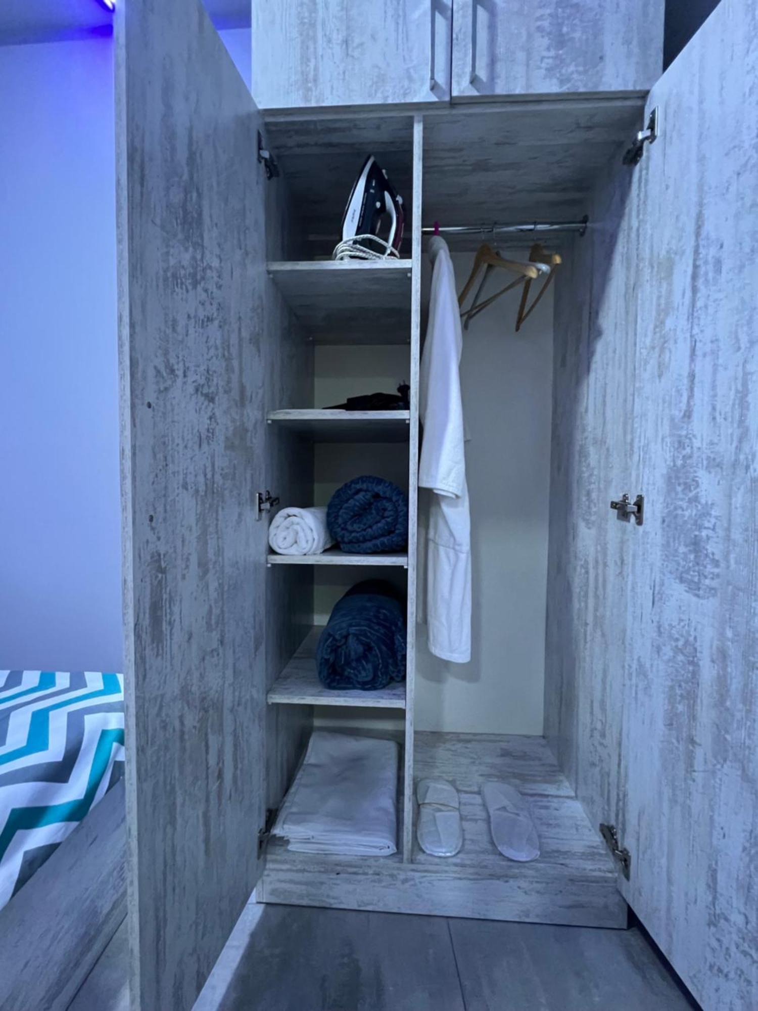 Cool Blue Interior Self Check In Apartment Erevan Exterior foto